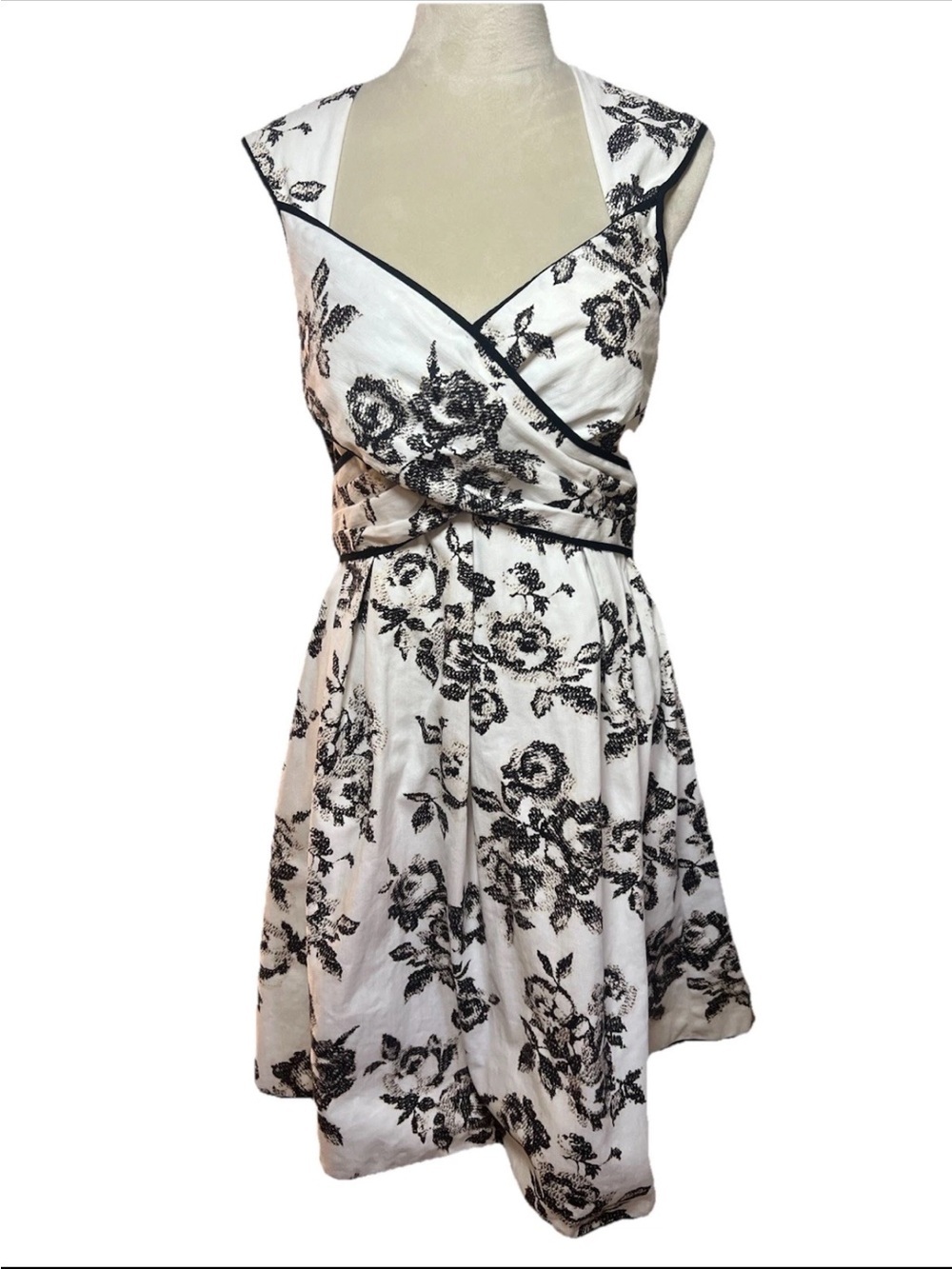 Jessica Simpson Floral Black & White Dress Size 10 A Line Vintage 50’s Swing